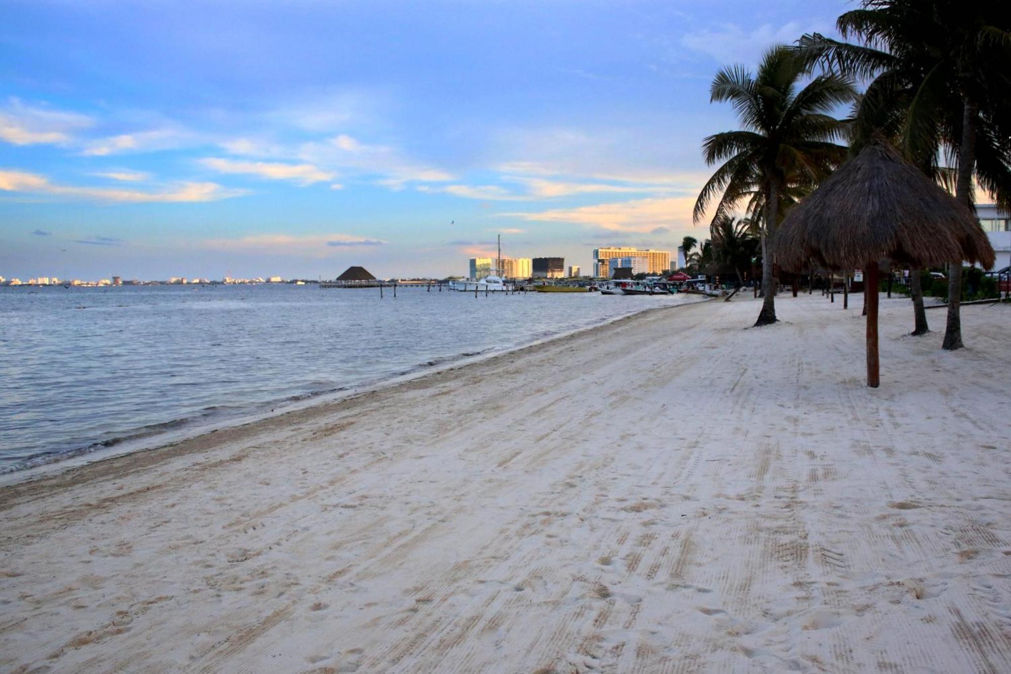 Beautiful Home By The Beach - 3Bedrooms, 2.5Baths Cancun Bagian luar foto